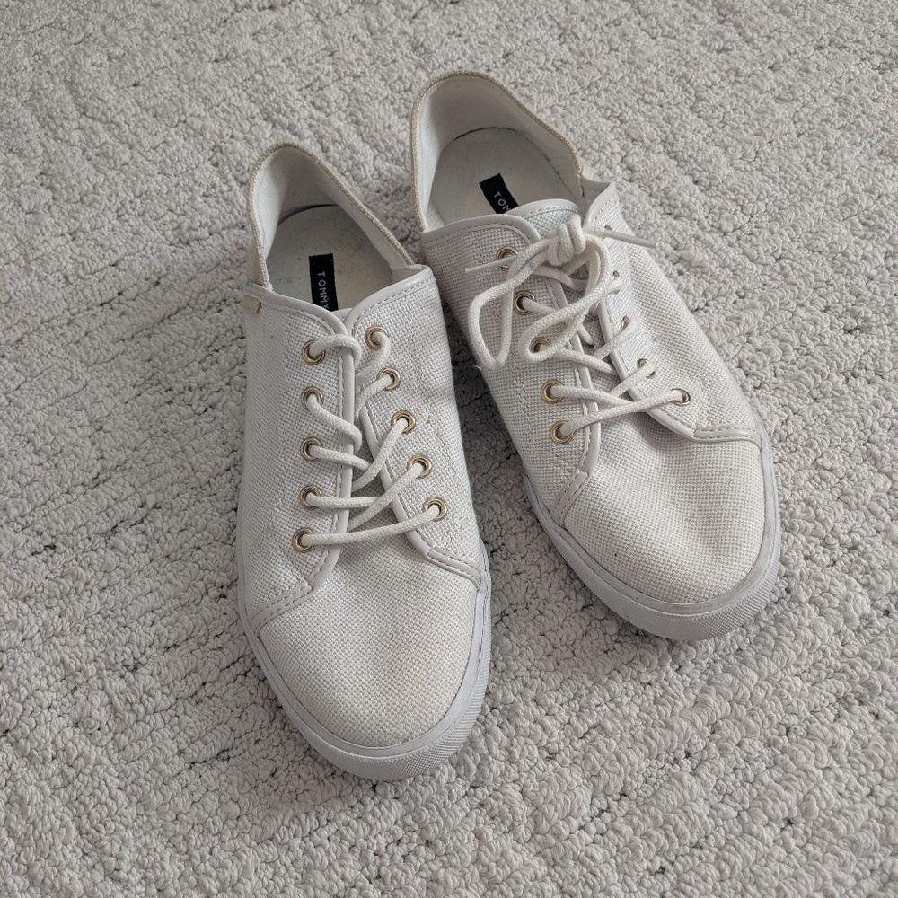 Tommy Hilfiger sneakers size 8